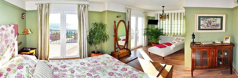 Welcome Inn Nerja Guest House Luxury Bed & Breakfast 3*,