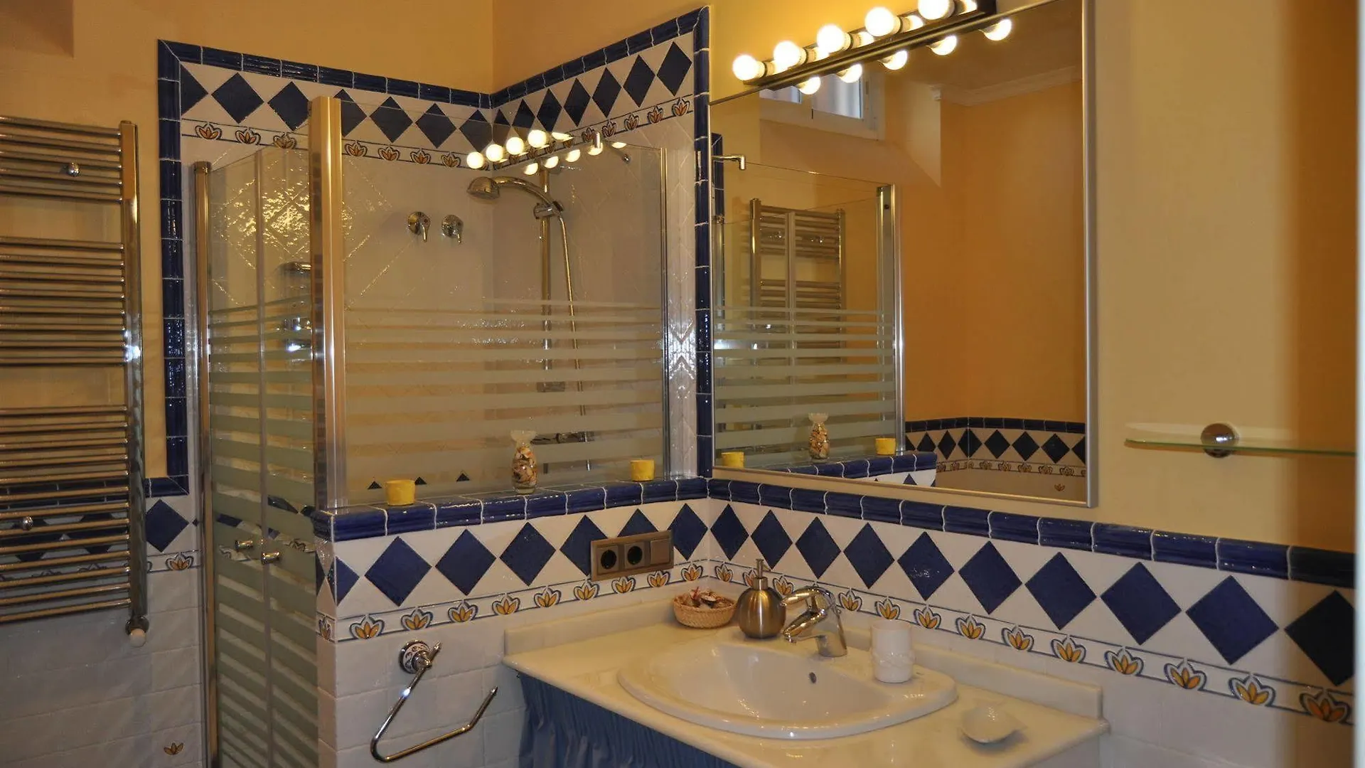 Welcome Inn Nerja Guest House Luxury Bed & Breakfast