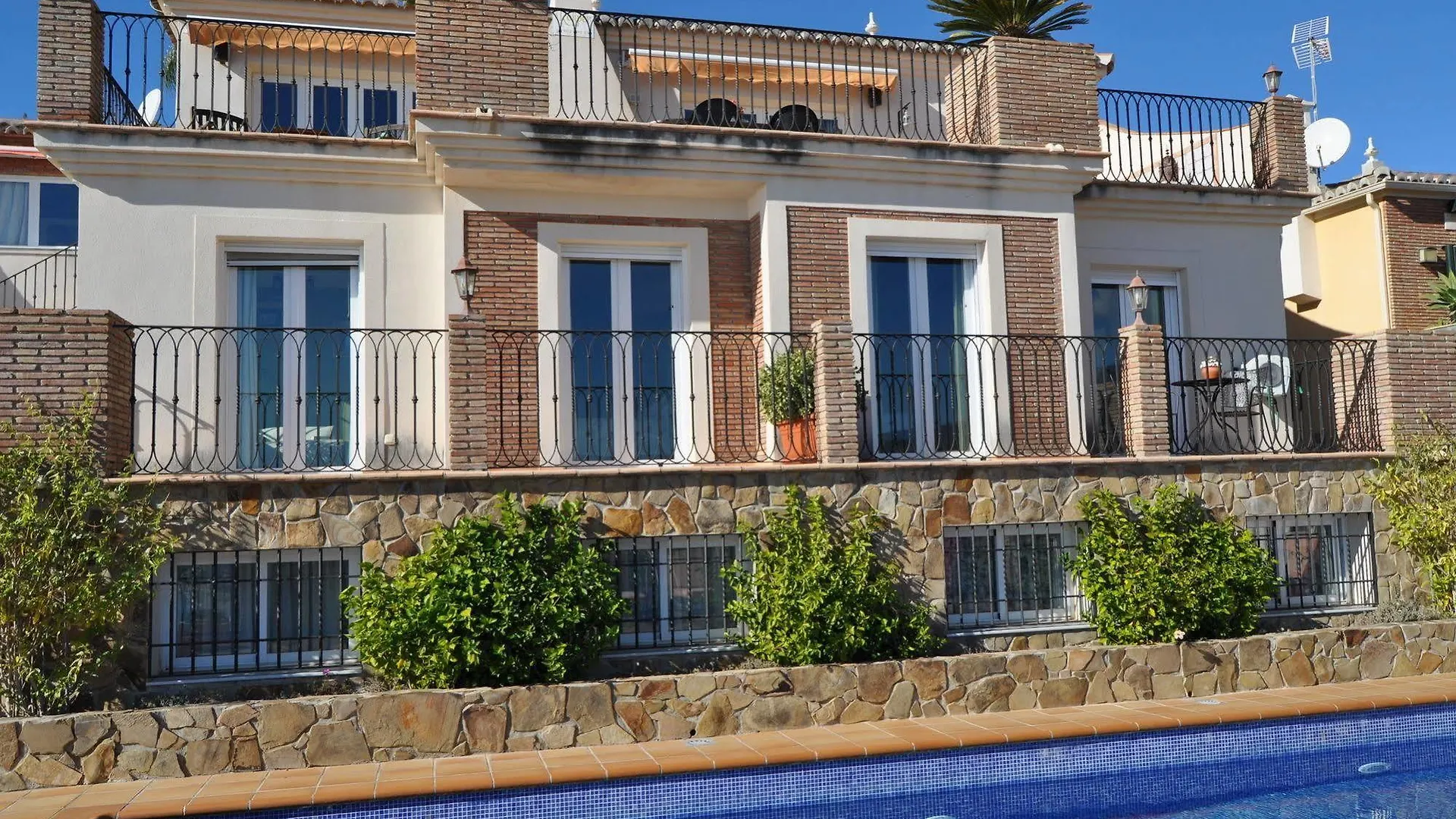 Welcome Inn Nerja Guest House Luxury Bed & Breakfast