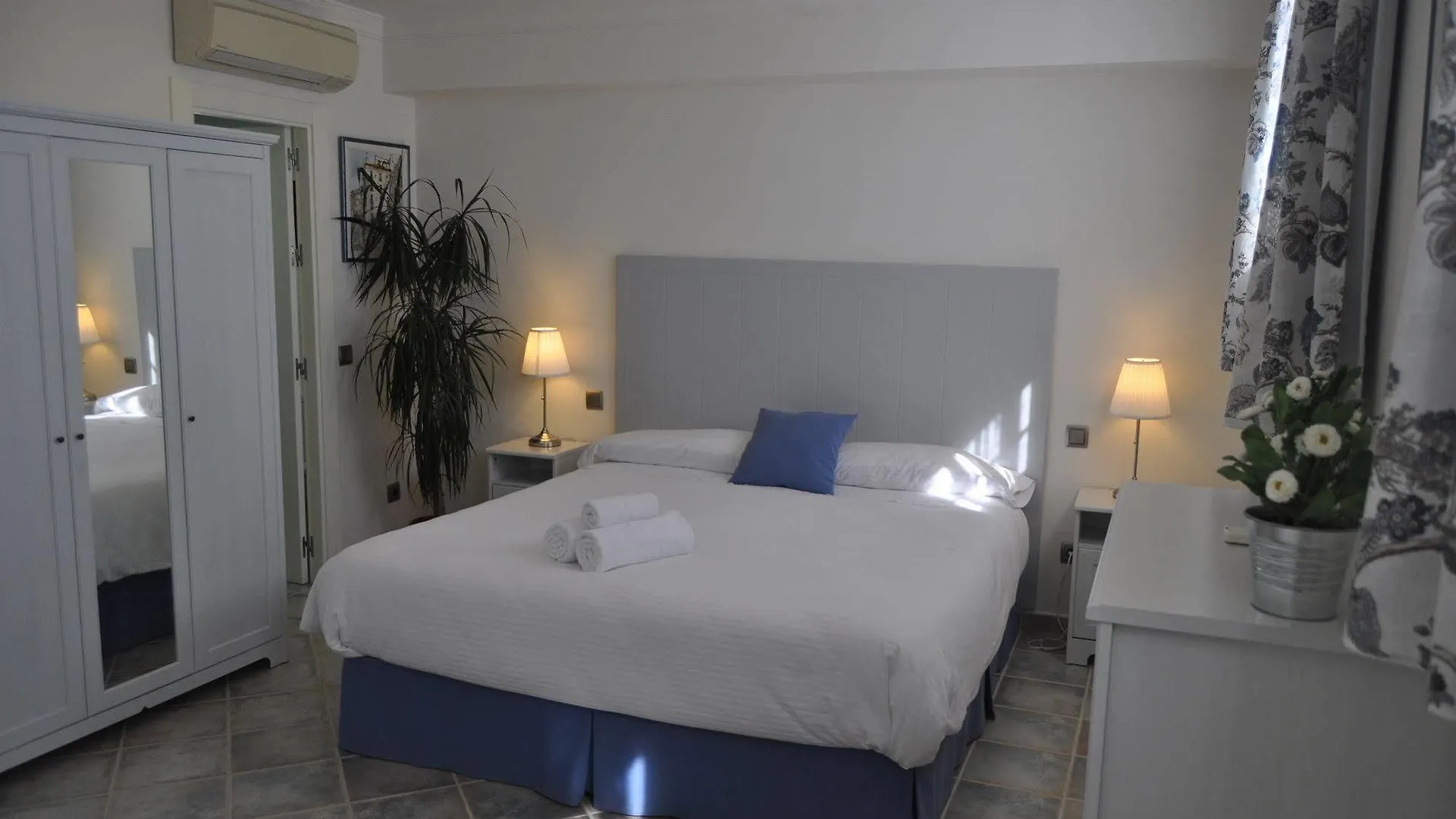 Welcome Inn Nerja Guest House Luxury Bed & Breakfast